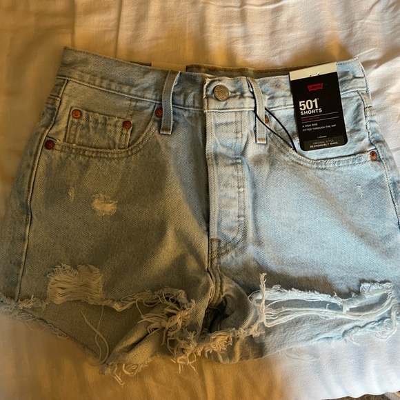 LEVI 501s HIGH RISE LIGHT WASH - Picture 3 of 3